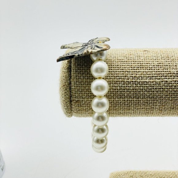 Faux Pearl Stretch Bracelet Silver Tone Bow Accent Classic Career Cosplay LARP - Picture 6 of 6